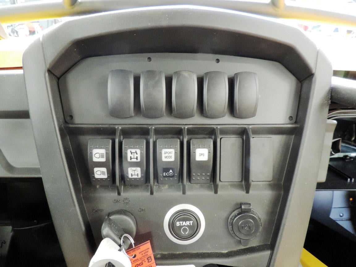 UTV INC CAN AM COMMANDER & MAVERICK 5 SWITCH DASH PLATE