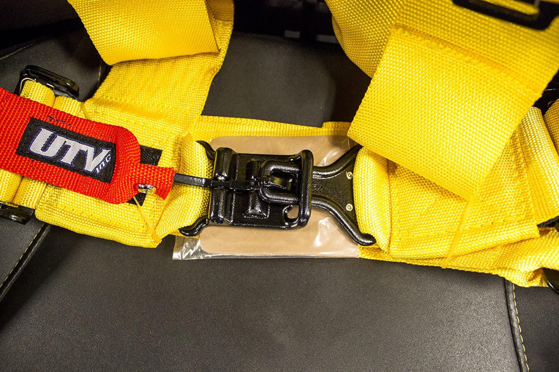 UTV INC YELLOW 3" H STYLE 4 PT HARNESS WITH SEWN IN PADS, STERNUM STRAP & SEWN TOGETHER